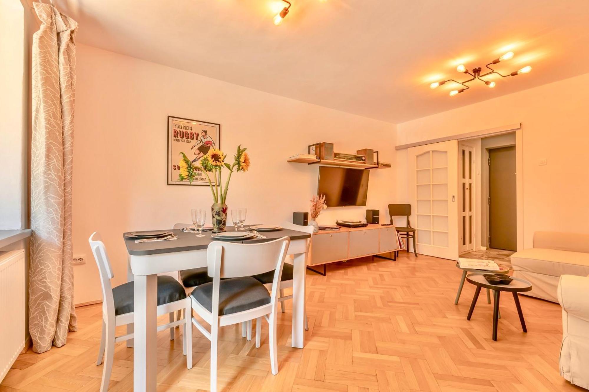 Castanilor 6 - Hip Industrial Apartment Close To City Centre Braşov Exterior foto